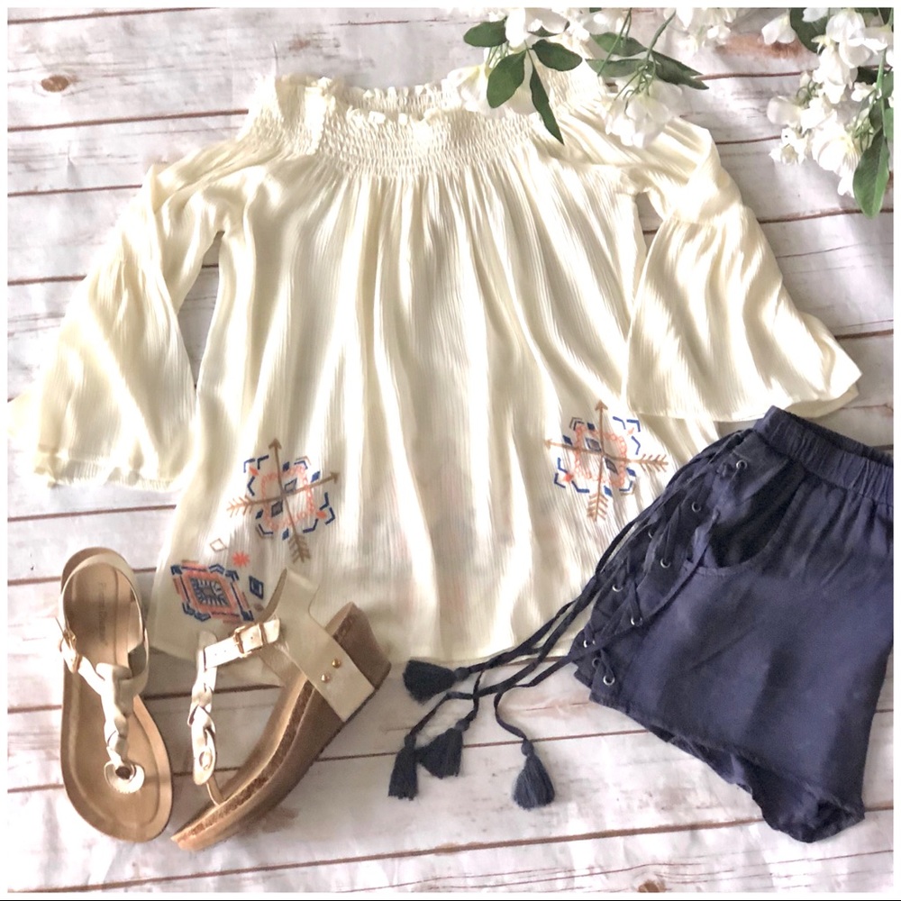 Off Shoulder Embroidered Top - Picture 4 of 4